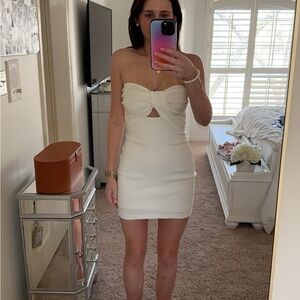 Elegant White Strapless Dress